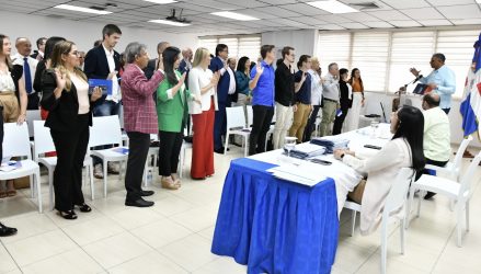 Unos quieren irse de RD; otros llegan a quedarse para siempre Unos quieren irse de RD; otros llegan a quedarse para siempre