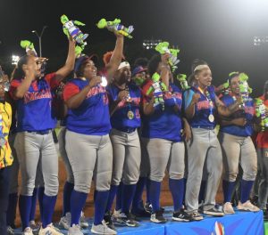 Softbol femenino RD mejora su posición en el ranking mundial