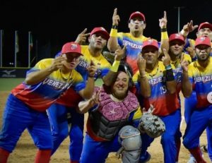 Venezuela quita invicto a RD en Mundial de Softbol Masculino