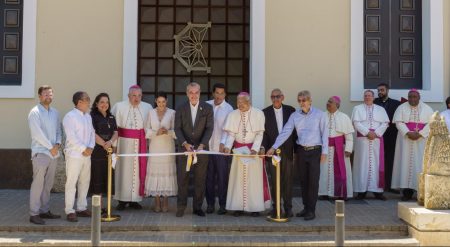 Abinader y Collado entregan remozado Museo de la Catedral