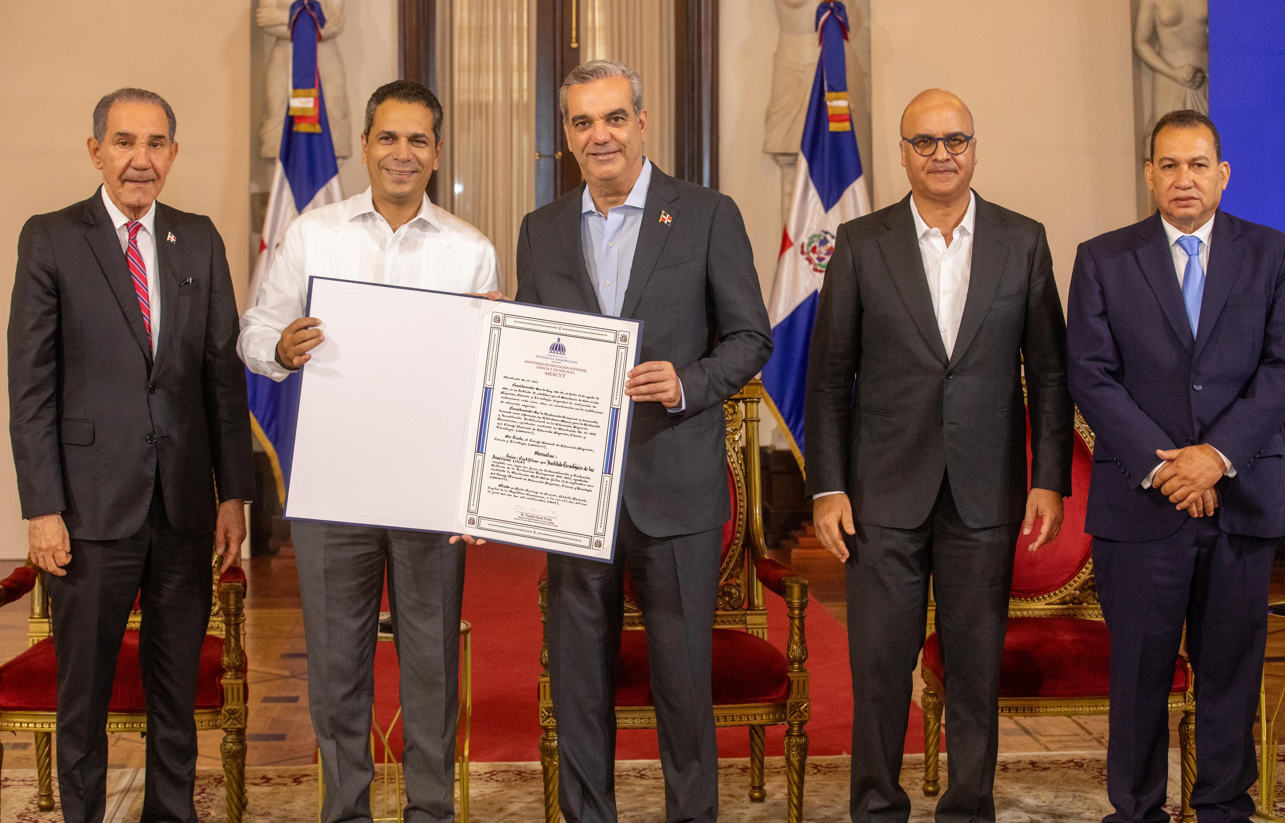 El Presidente encabeza entrega de certificados a 49 instituciones imagen
