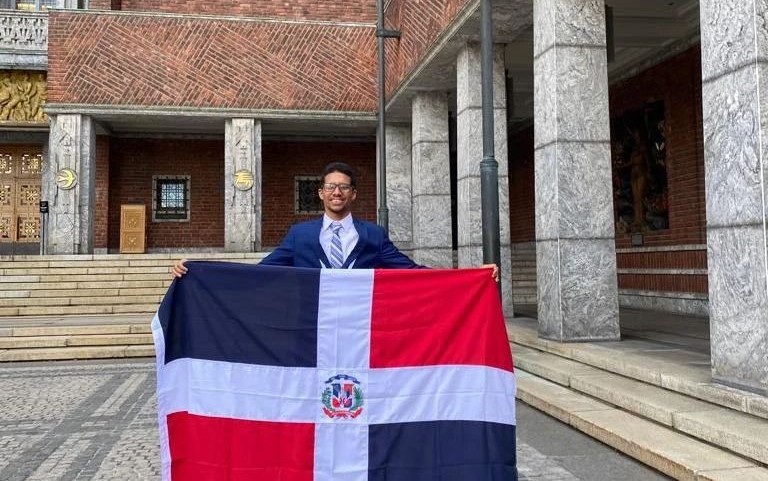 Estudiante RD podría perder oportunidad en Inglaterra por falta recursos imagen