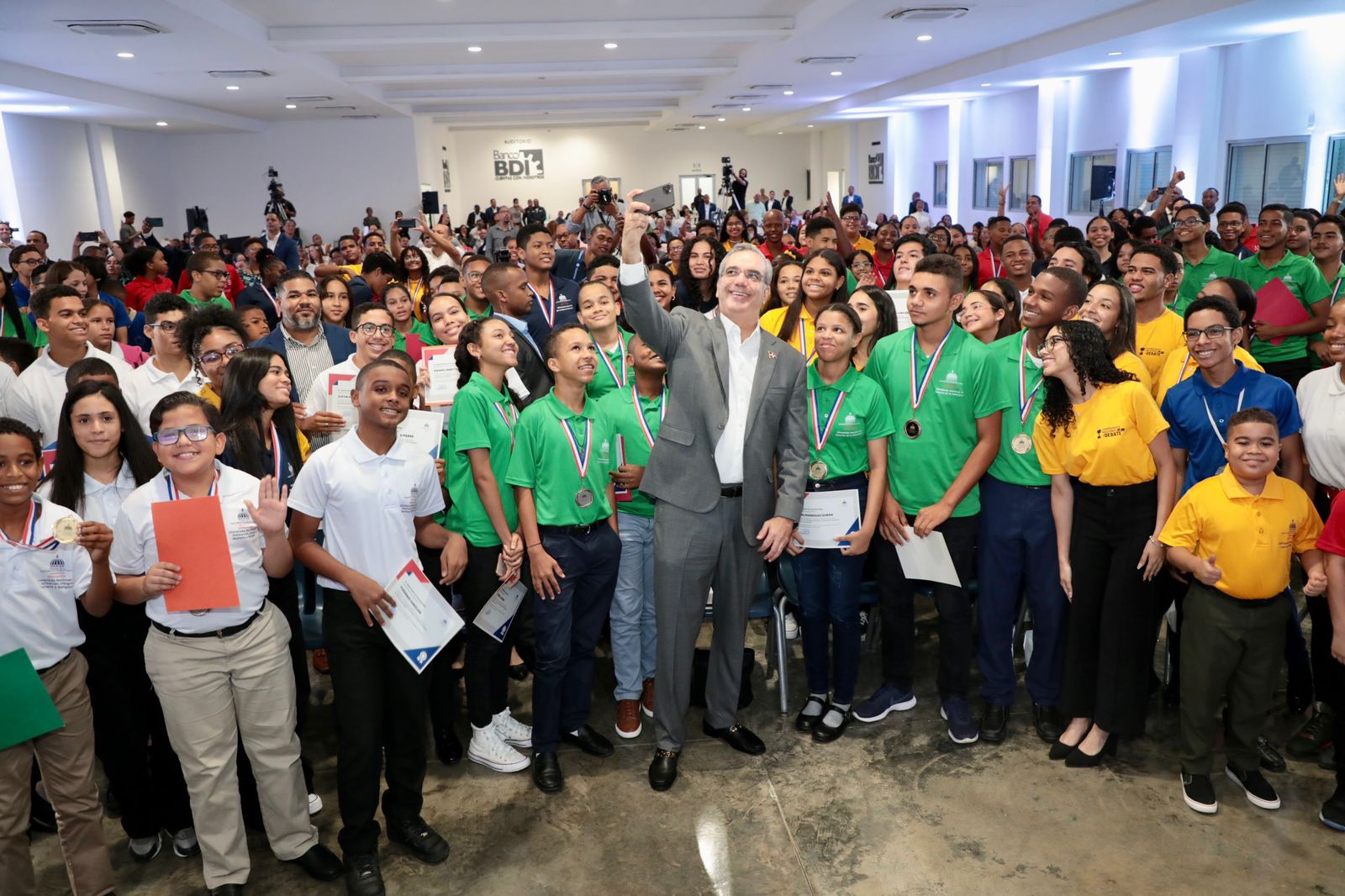 Abinader: Próximos cuatro años serán para educación de calidad imagen