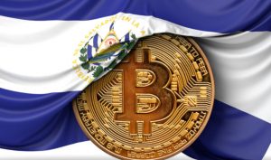 El Salvador prosigue política de adquirir Bitcoin; FMI advierte