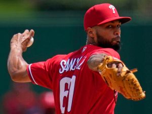 Dominicano Cristopher Sánchez firmó excelente apertura en MLB