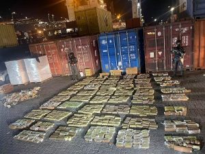 Hallan más de mil paquetes de marihuana en el Puerto Caucedo