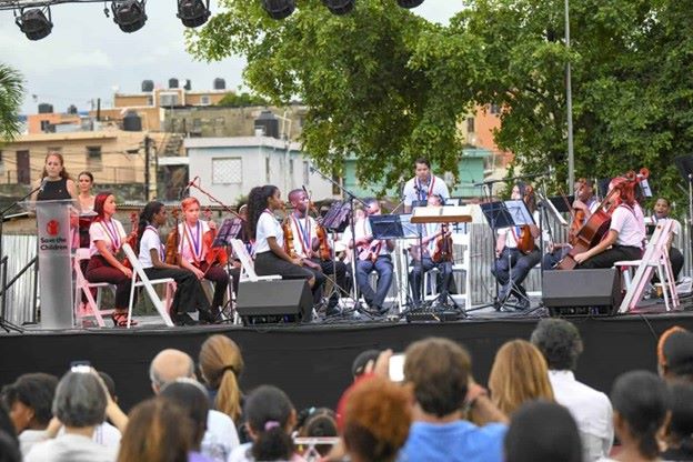 Orquesta Sinfónica Punta Cana se presenta en Caribbean Lake Park imagen