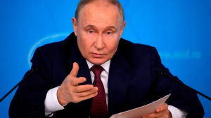 Vladímir Putin tacha de «un robo» la congelación de los activos rusos