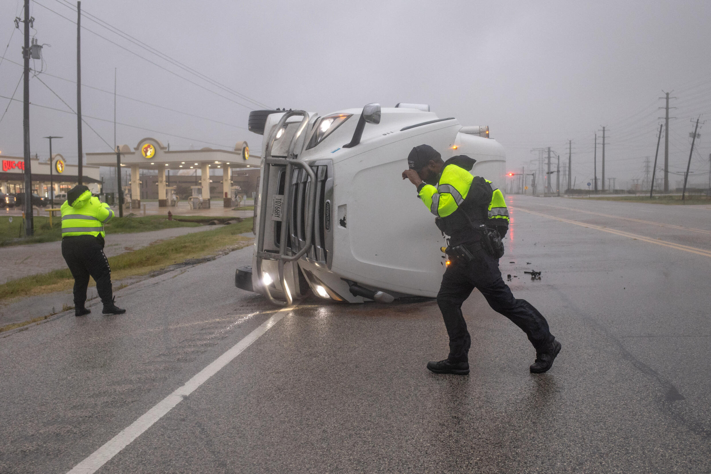 EU: Suben a 8 los muertos por el paso del huracán ‘Beryl’ por Texas imagen