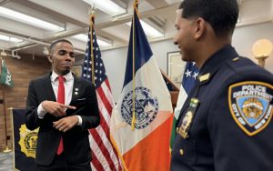 Joven dominicano sordo laborará con la Policía de Nueva York