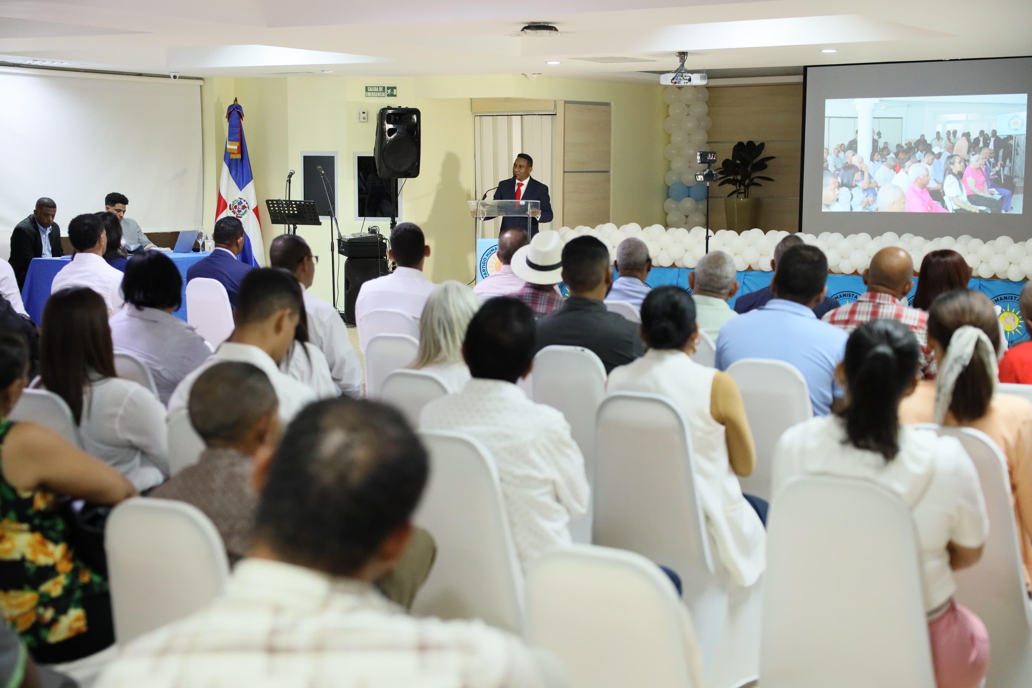 Celebran exitoso primer Pleno Nacional de dirigentes del PRH imagen