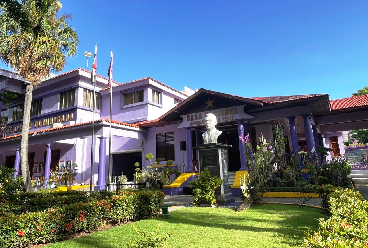 PLD prevé un 2025 tétrico en el sector eléctrico en Dominicana imagen