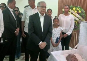 Danilo asiste en Las Matas a funeral de dirigente del PLD