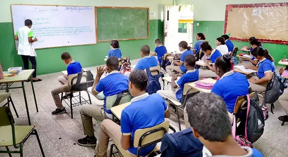 Minerd: Todo listo para recibir más de 2 millones estudiantes imagen