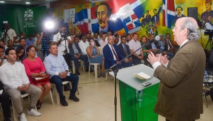 Expertos no ven necesidad de modificar Constitución de RD Expertos no ven necesidad de modificar Constitución de RD