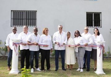 Presidente inaugura obras en Haina y Yaguate, San Cristóbal Presidente inaugura obras en Haina y Yaguate, San Cristóbal