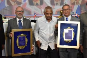 Instituto Duartiano reconoce al director El Caribe y a Felipe Alou