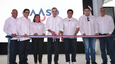 Presidente dominicano entregó planta tratamiento y carretera Presidente dominicano entregó planta tratamiento y carretera