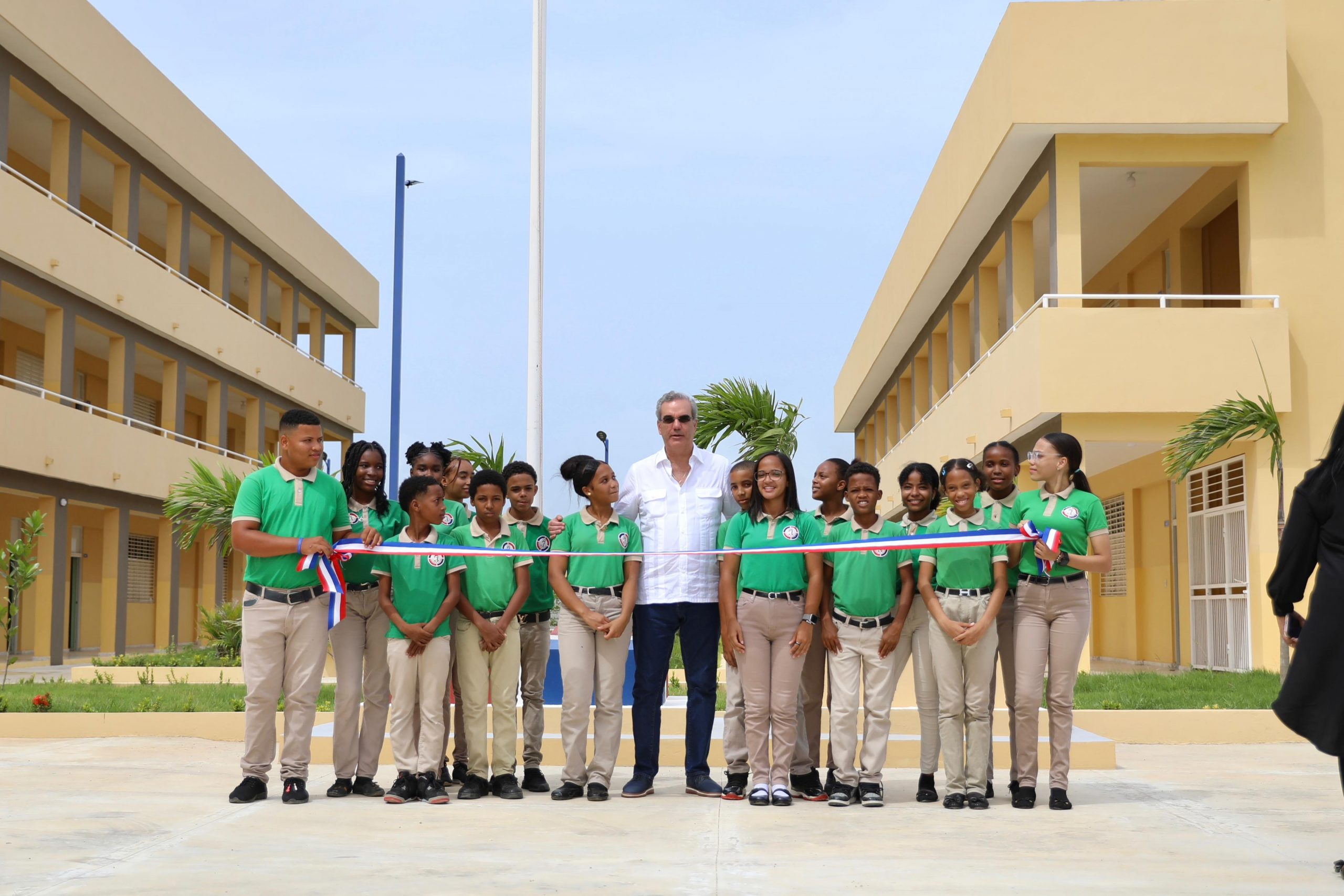 Presidente inaugura un liceo y otras obras San Pedro Macorís ...