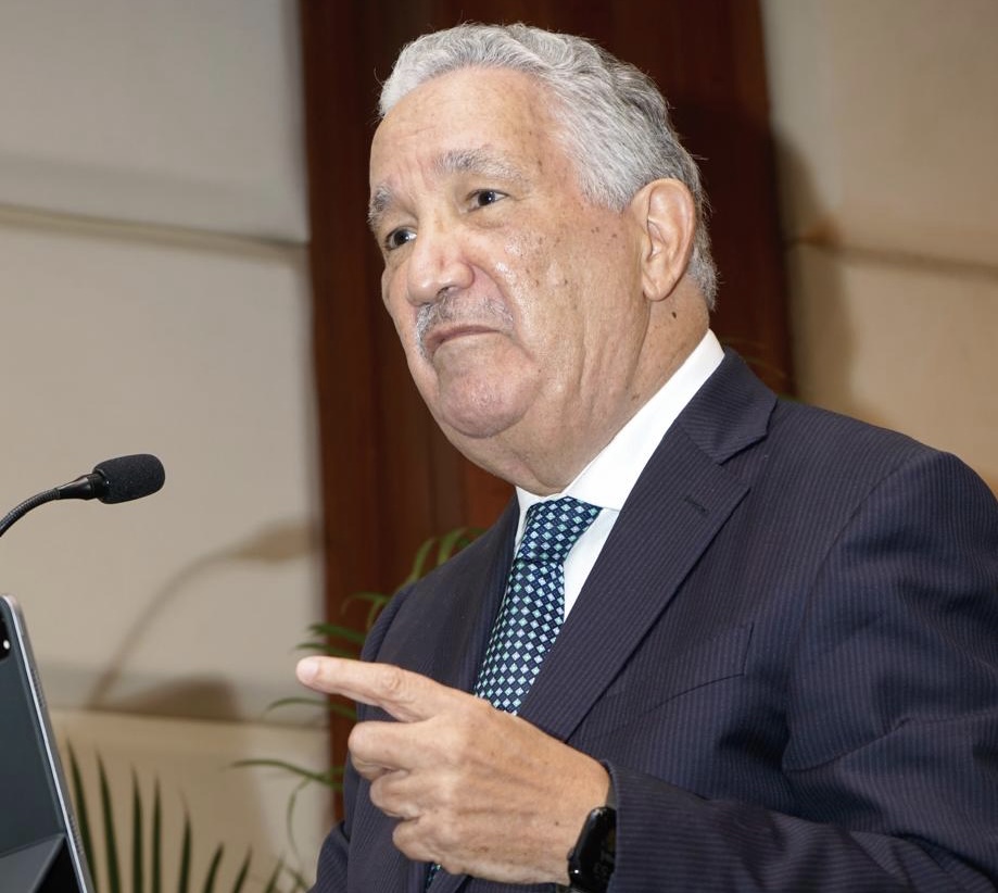 Julio Cross, ex superintendente de Bsncos.