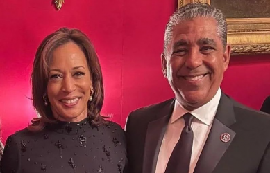 EU: Adriano Espaillat respalda a Kamala Harris para presidencia