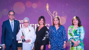 Gala Premio Mujeres reconoce aportes de cinco profesionales