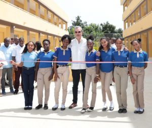 Abinader inaugura un liceo, dos estancias infantiles y otras obras