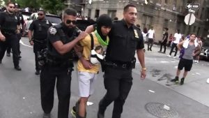 NY: Reportan caos, detenciones y peleas tras desfile dominicano