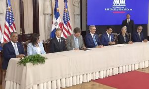 República Dominicana y EEUU firman pacto de Cielos Abiertos