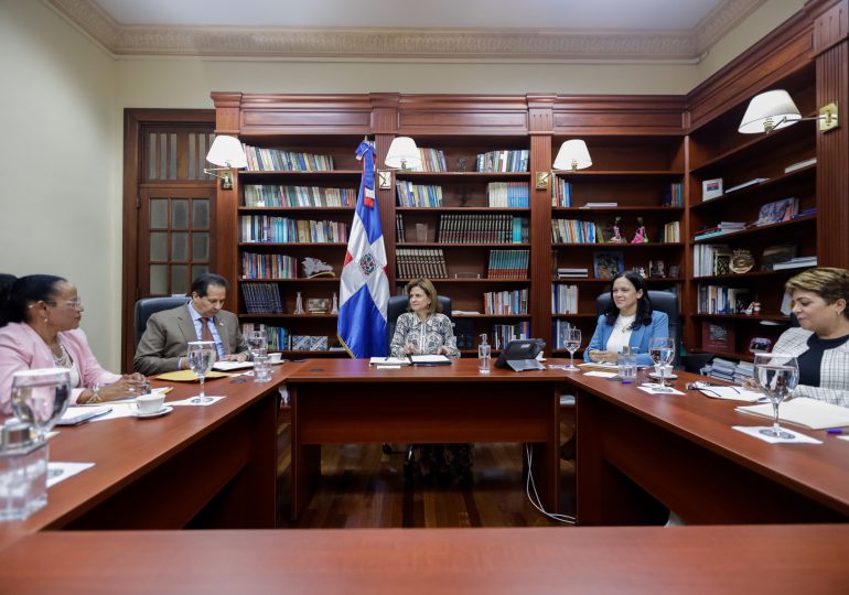 Autoridades y gremios de salud buscar soluciones a demandas imagen