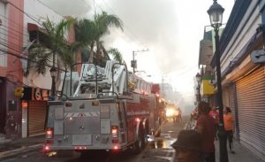 SANTIAGO: Incendio de magnitud afectó mercado modelo