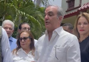 Presidente pide jóvenes RD no ponerse límites en aspiraciones