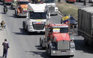 COLOMBIA: Cientos camioneros protestan por alza precio diesel