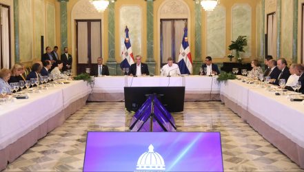 Abinader presenta logros en compras públicas dominicanas Abinader presenta logros en compras públicas dominicanas