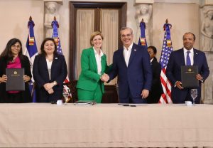 Anuncian US$84 millones para mujeres y pequeñas empresas RD