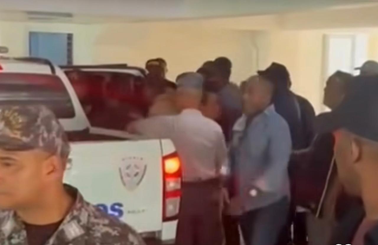 Una militar-médico habría decapitado a hija de seis años imagen