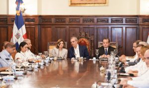 Presidente exige a funcionarios “compromiso y transparencia”