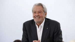 Muere el actor del cine francés Alain Delon a 88 años de edad