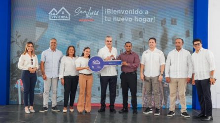 Abinader entrega apartamentos y oficinas Junta Aviación Civil Abinader entrega apartamentos y oficinas Junta Aviación Civil