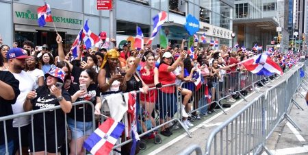 NUEVA YORK: Miles asisten en Manhattan a Desfile Dominicano