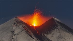 ITALIA: El volcán Etna entra de nuevo en erupción en Sicilia