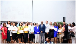 Ministerio de Educación reconoce maestros y centros de Santiago