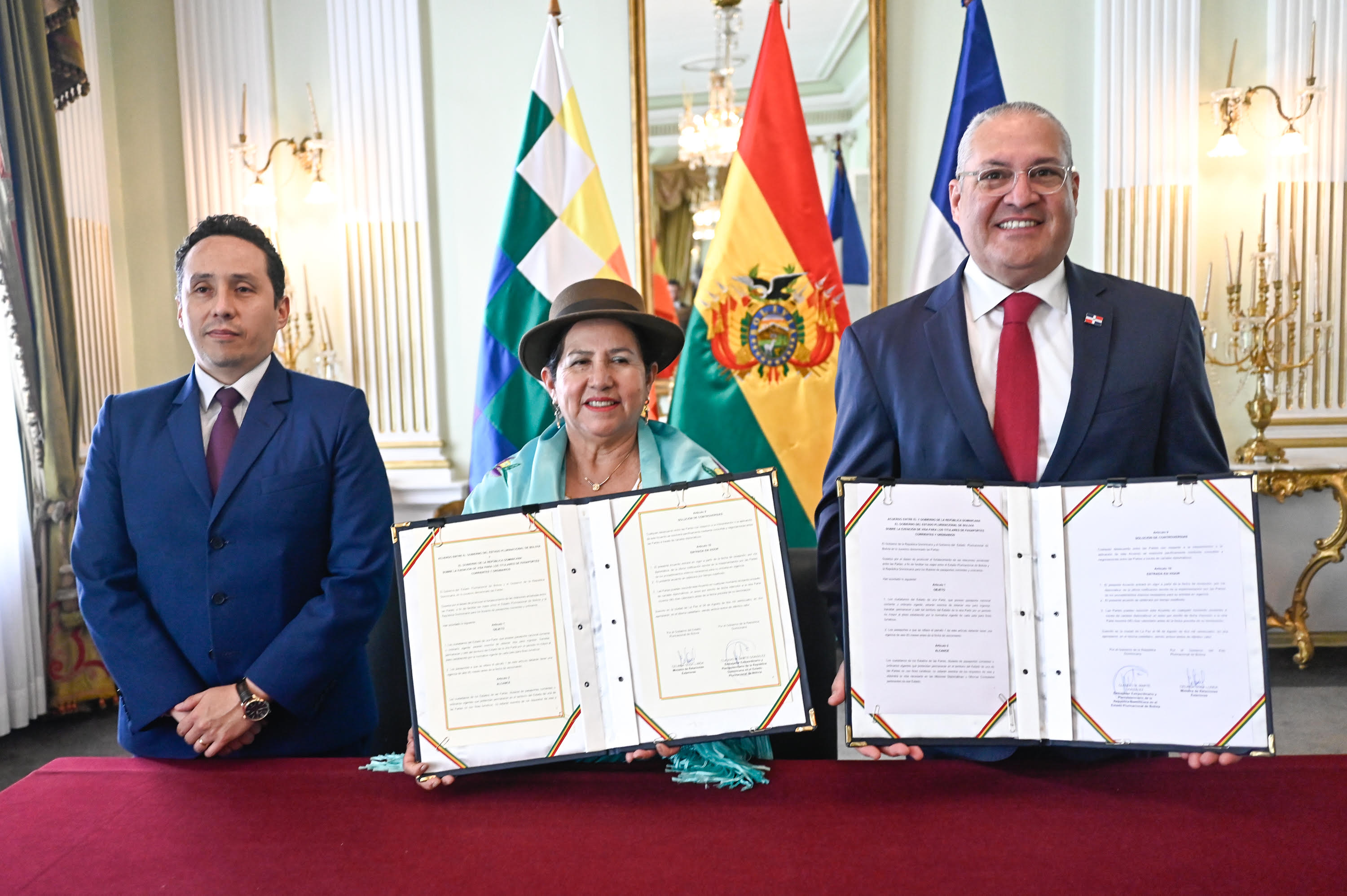 R. Dominicana y Bolivia firman acuerdo de exención de visas imagen