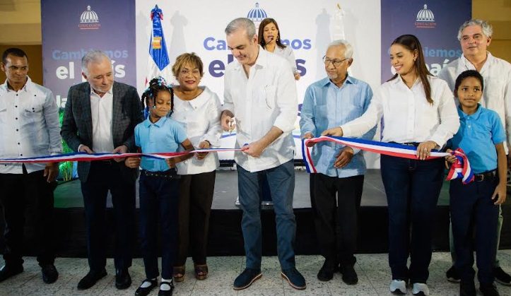 El Presidente inauguró obras en municipios SD Norte y La Vega