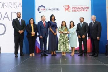 Helados Bon recibe premio por su excelencia innovación industrial