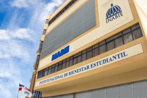 Destruirán en RD miles de útiles escolares guardados doce años