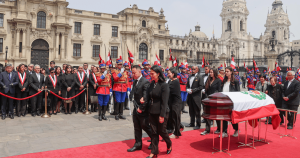 PERU: Fujimori es despedido con honores póstumos en el Palacio