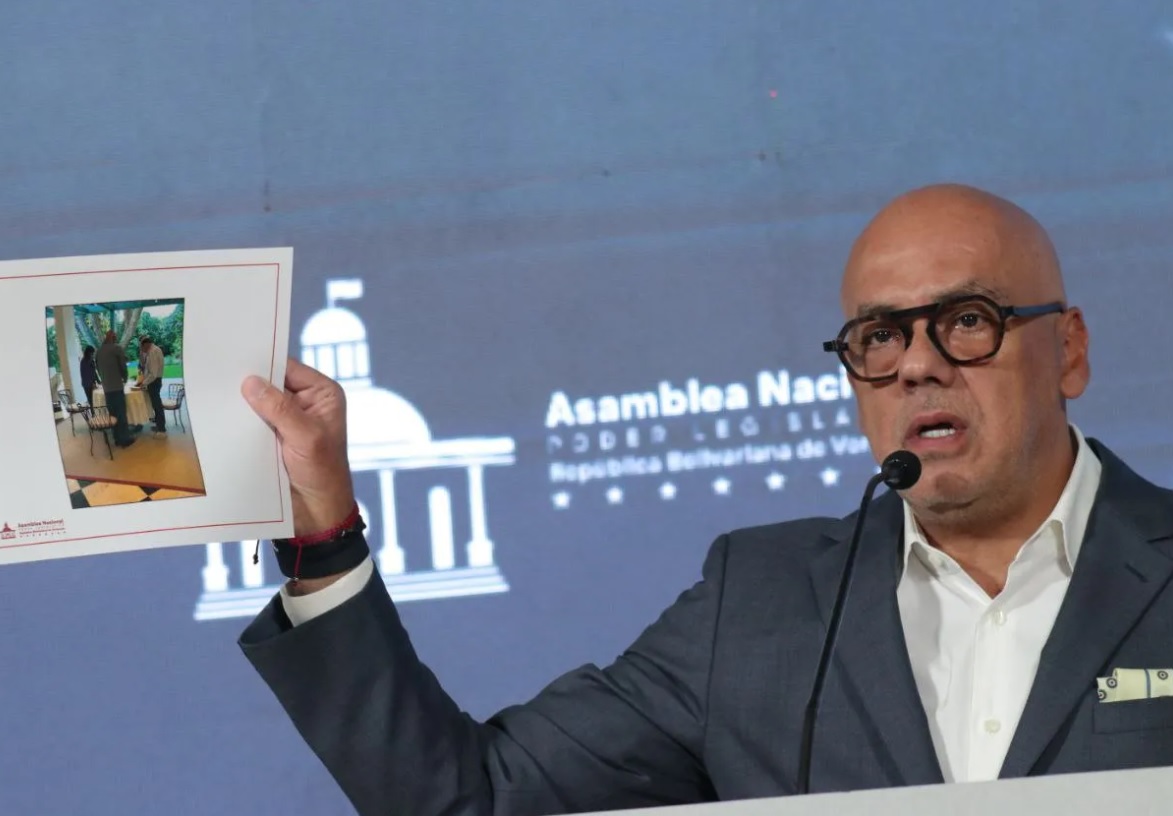 Venezuela: Parlamento dice que Urrutia acató reelección Maduro imagen