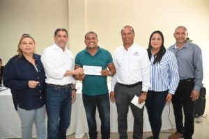 Gobierno entrega RD$50 MM a productores agropecuarios SFM