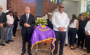 Danilo Medina encabeza guardia de honor ataúd de Manuel Díaz